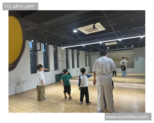 深圳街舞队与重庆街舞队赛后复盘分析团队配合与表现的精彩瞬间